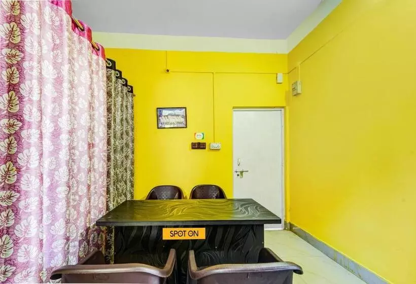 ホテル O Home Trimurti Guest House