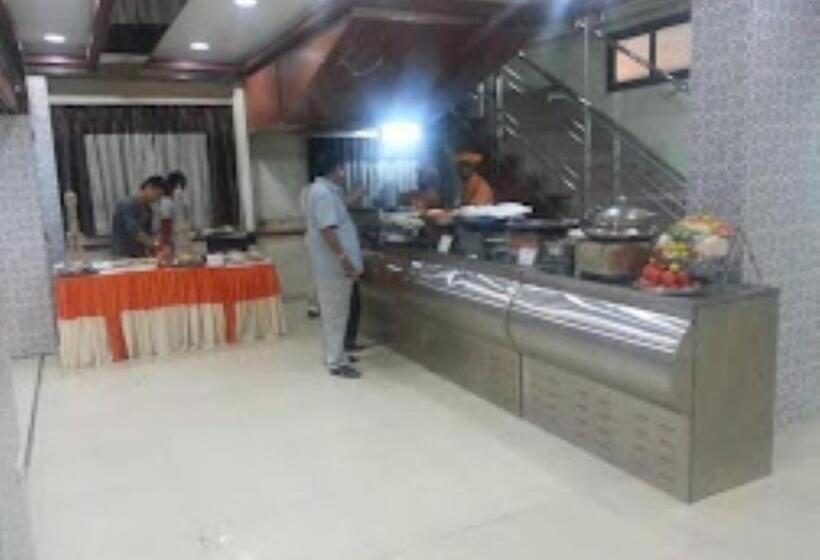 酒店 Tara International Telangana