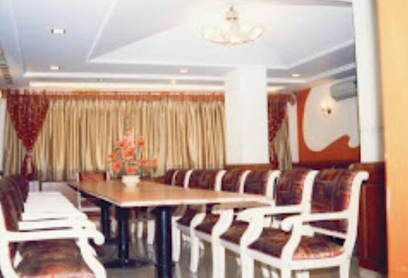 酒店 Tara International Telangana