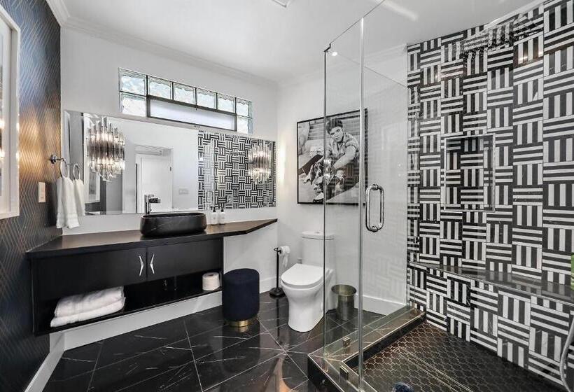 Otel The Honeymoon Suite King Of Rock N Roll