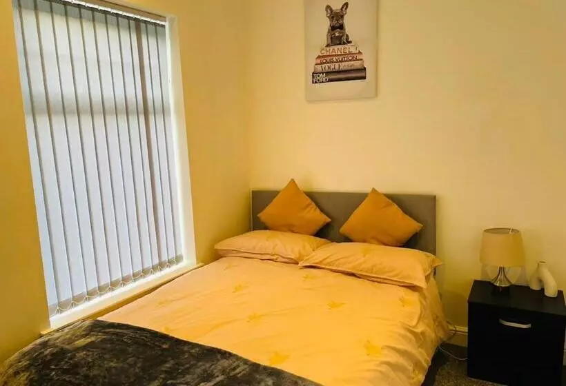 ペンション Luxury Double & Single Rooms With En Suite Private Bathroom In City Centre Stoke On Trent