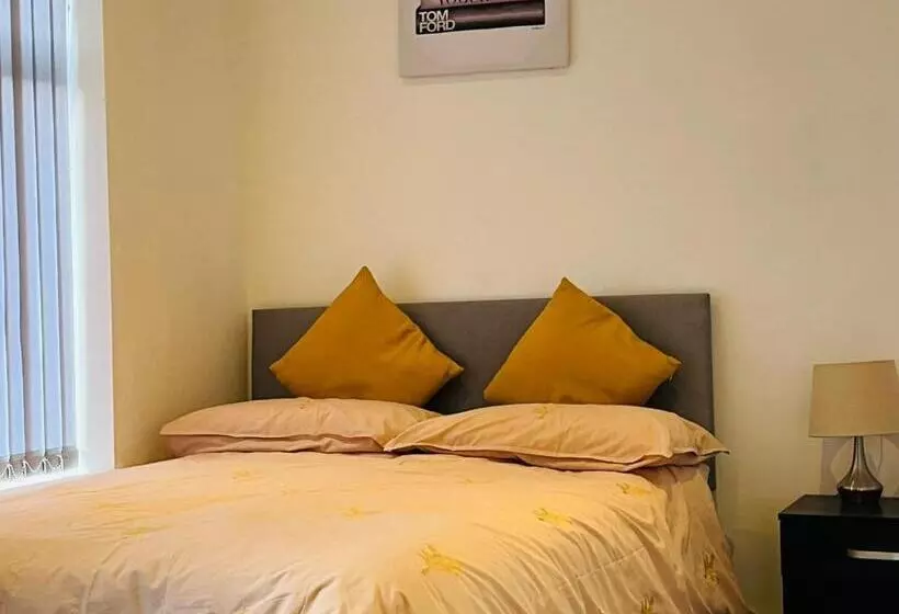 ペンション Luxury Double & Single Rooms With En Suite Private Bathroom In City Centre Stoke On Trent
