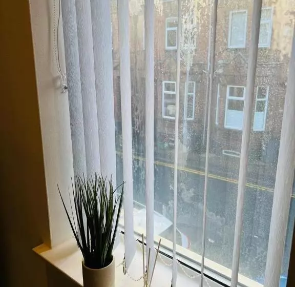 ペンション Luxury Double & Single Rooms With En Suite Private Bathroom In City Centre Stoke On Trent