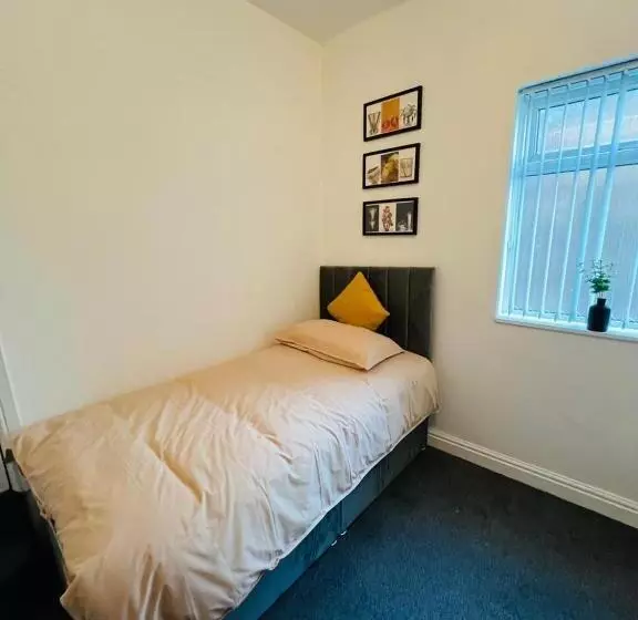 ペンション Luxury Double & Single Rooms With En Suite Private Bathroom In City Centre Stoke On Trent
