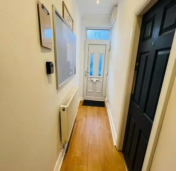 ペンション Luxury Double & Single Rooms With En Suite Private Bathroom In City Centre Stoke On Trent