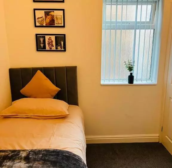 ペンション Luxury Double & Single Rooms With En Suite Private Bathroom In City Centre Stoke On Trent
