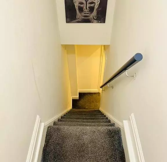 ペンション Luxury Double & Single Rooms With En Suite Private Bathroom In City Centre Stoke On Trent