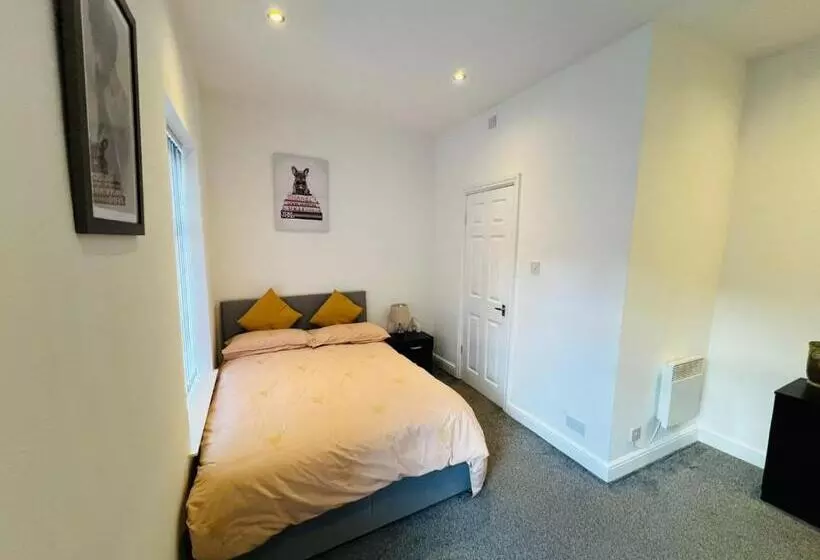 ペンション Luxury Double & Single Rooms With En Suite Private Bathroom In City Centre Stoke On Trent