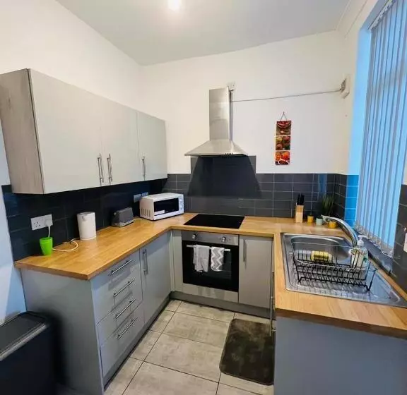 ペンション Luxury Double & Single Rooms With En Suite Private Bathroom In City Centre Stoke On Trent