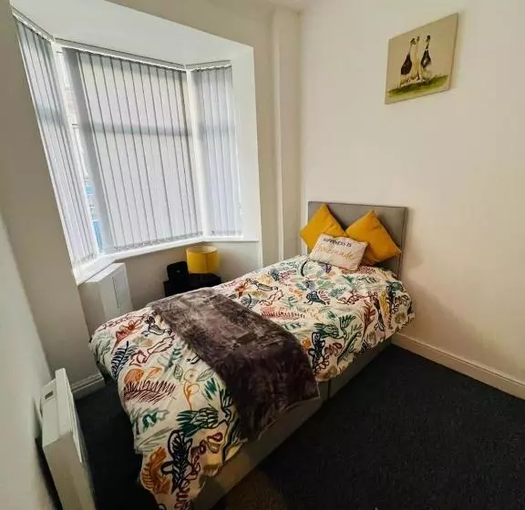 ペンション Luxury Double & Single Rooms With En Suite Private Bathroom In City Centre Stoke On Trent