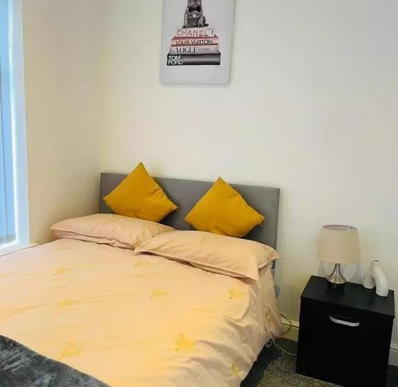 ペンション Luxury Double & Single Rooms With En Suite Private Bathroom In City Centre Stoke On Trent