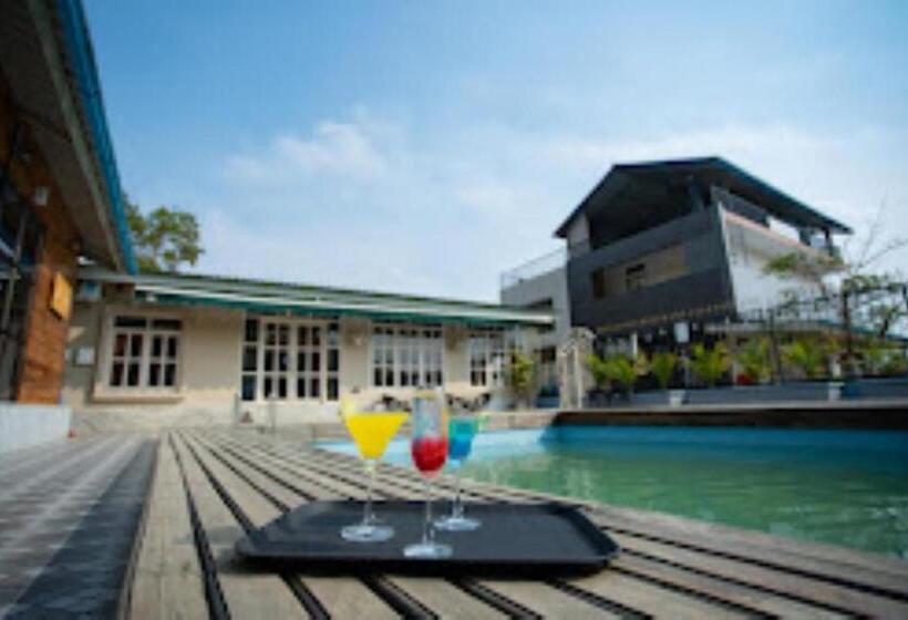 Radiant Club And Resort Maibakhul