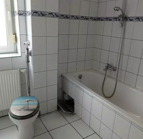 Retkeilymaja Monteurzimmer Karma