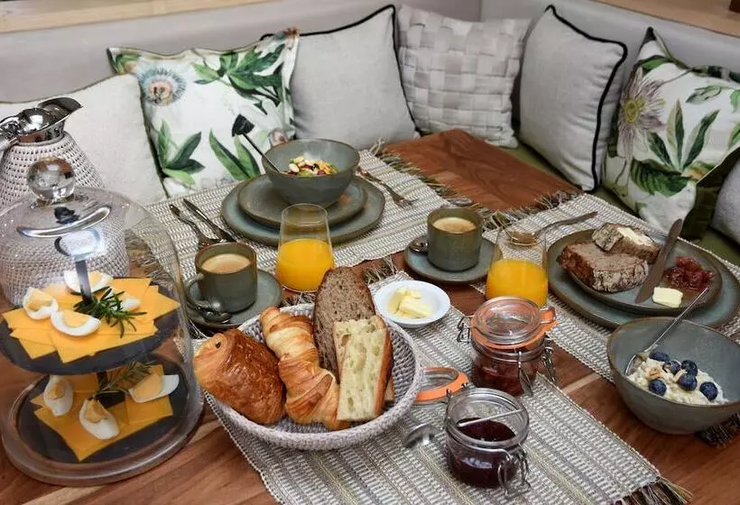 Aamiaismajoitus (B&B) Girauderies Chambres D Hotes/b+b