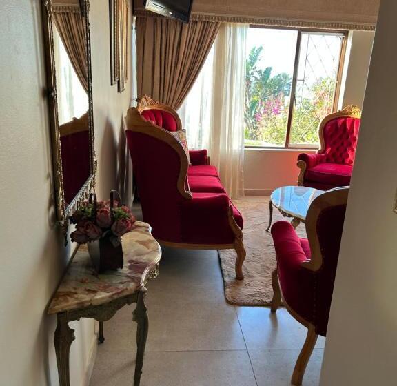 مبيت وإفطار Moulin Rouge Overnight Accomodation