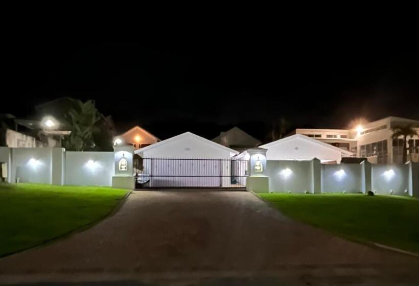 مبيت وإفطار Moulin Rouge Overnight Accomodation