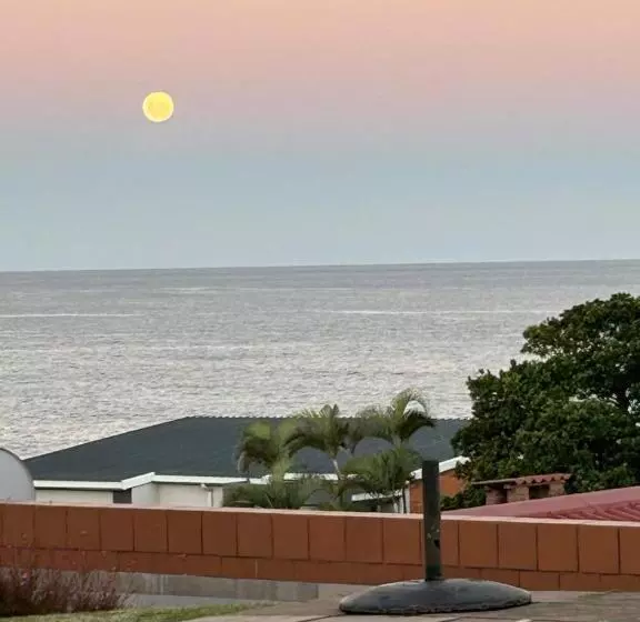 Aamiaismajoitus (B&B) Moulin Rouge Overnight Accomodation