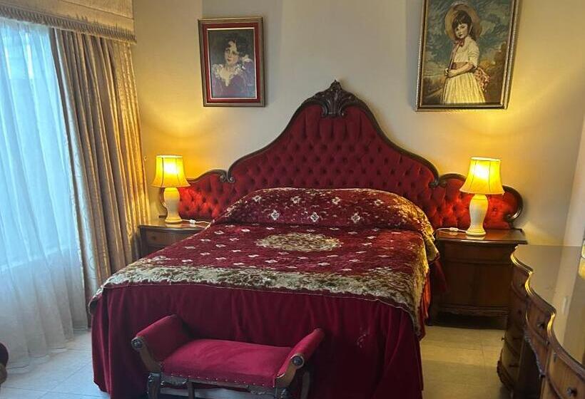 مبيت وإفطار Moulin Rouge Overnight Accomodation