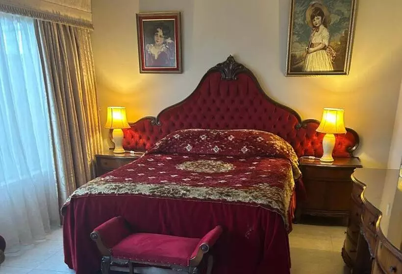 Aamiaismajoitus (B&B) Moulin Rouge Overnight Accomodation