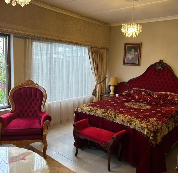 مبيت وإفطار Moulin Rouge Overnight Accomodation