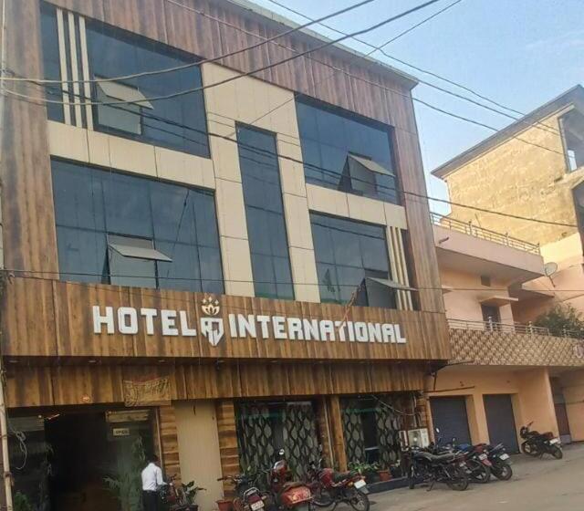 Отель Rj International