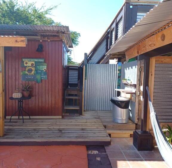 پانسیون Cabin By The Pool