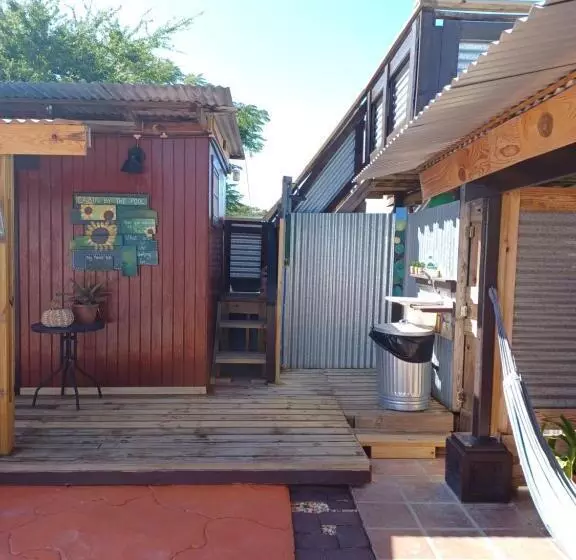 پانسیون Cabin By The Pool