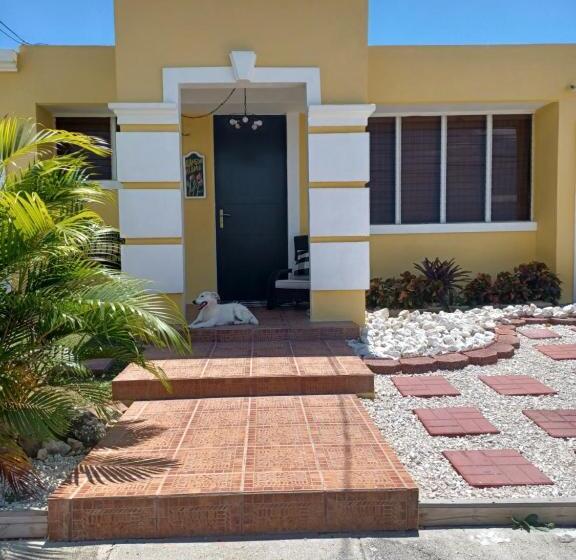 پانسیون Cabin By The Pool