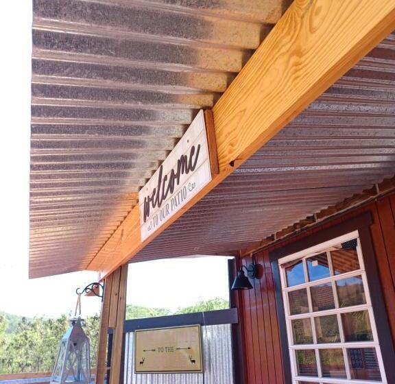 پانسیون Cabin By The Pool