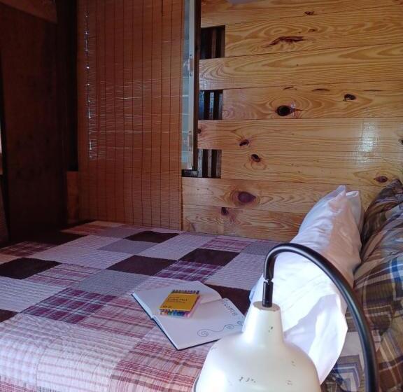 پانسیون Cabin By The Pool