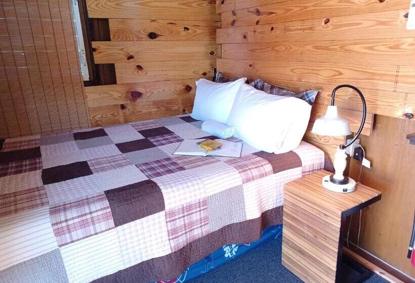 پانسیون Cabin By The Pool