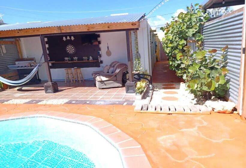 پانسیون Cabin By The Pool