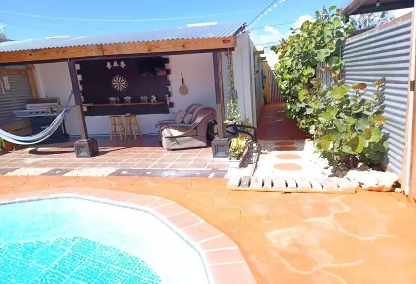 پانسیون Cabin By The Pool