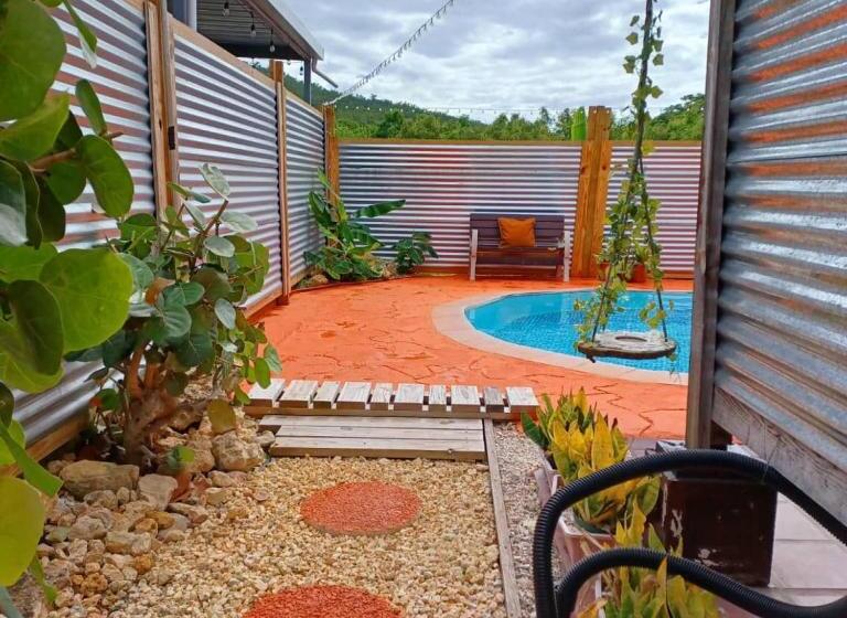 پانسیون Cabin By The Pool