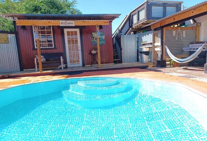 پانسیون Cabin By The Pool