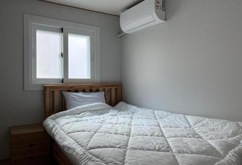 پانسیون Clara House