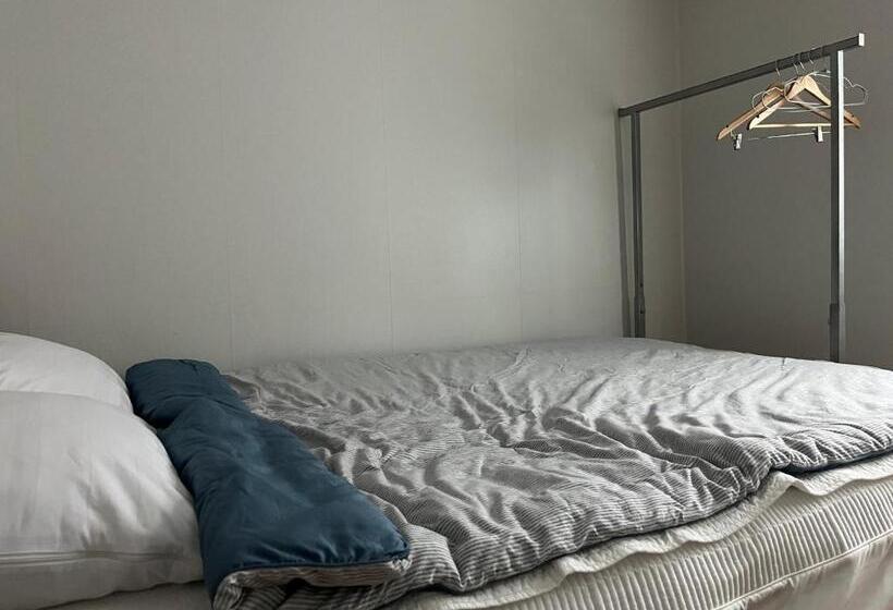 پانسیون Clara House