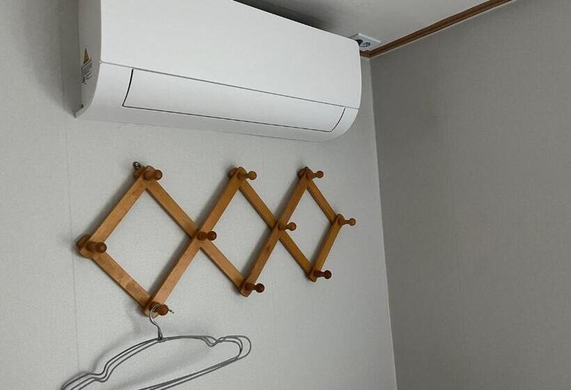 پانسیون Clara House