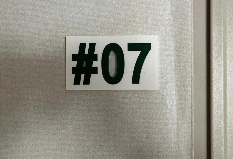 پانسیون Clara House