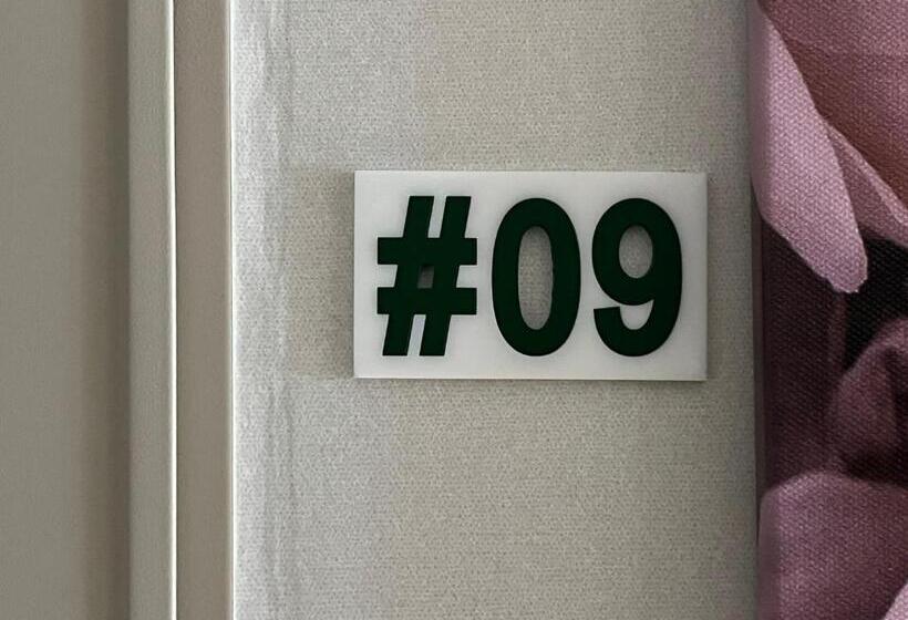 پانسیون Clara House