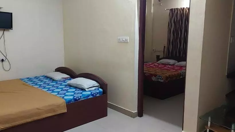 ペンション Guruvayur Adithya