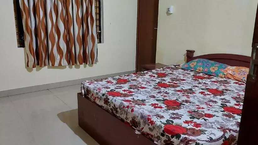 ペンション Guruvayur Adithya