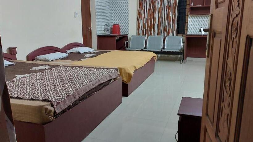 بنسيون Guruvayur Adithya