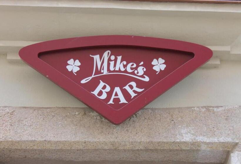 펜션 Hostal Restaurante Nuria