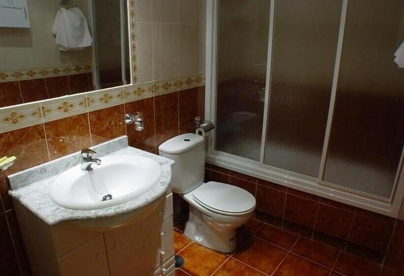 펜션 Hostal Restaurante Nuria