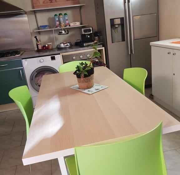 تختخواب و صبحانه Pitchoun