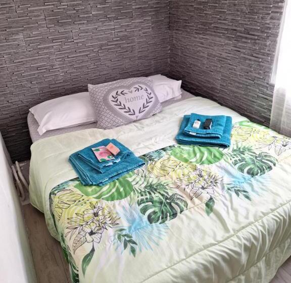 تختخواب و صبحانه Pitchoun