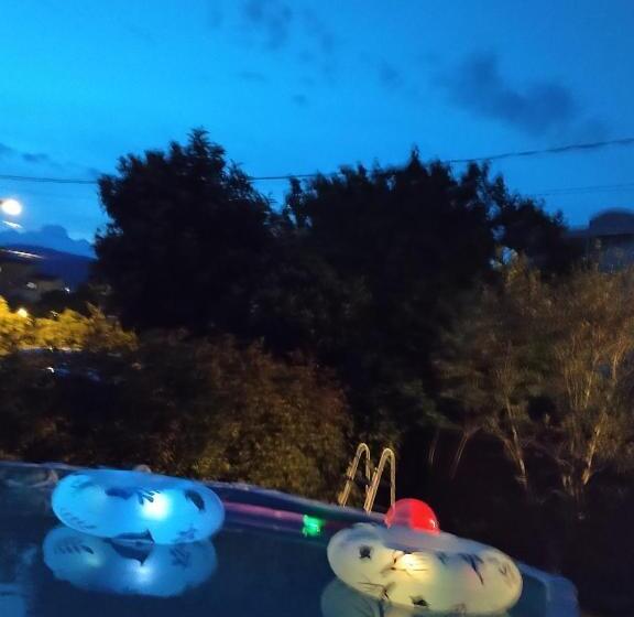 تختخواب و صبحانه Pitchoun