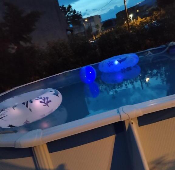 تختخواب و صبحانه Pitchoun