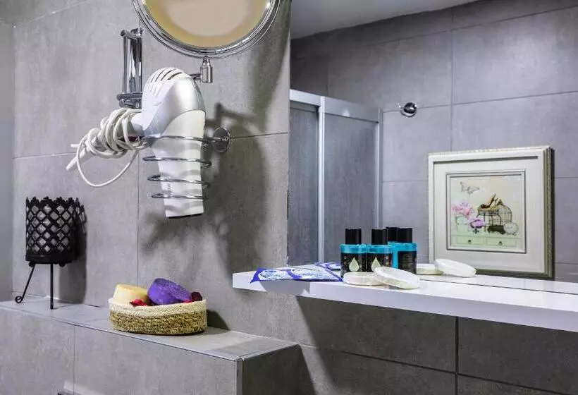 Hotelli Astro Suitess